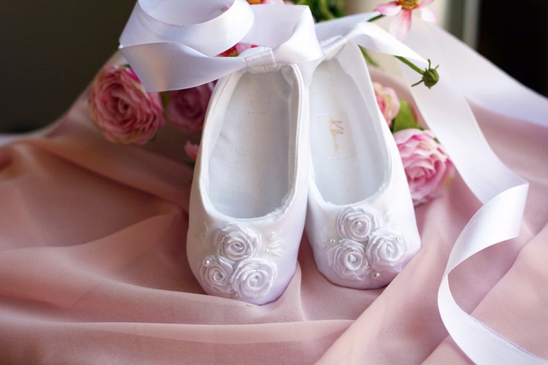 Chaussures de ballet pour bébé, Chaussures de ballerine pour bébé, Chaussures blanches, Chaussures de baptême, Cadeau de baby shower ballerine, Chaussures de mariage image 3