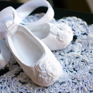 Chaussures de ballet pour bébé, Chaussures de ballerine pour bébé, Chaussures blanches, Chaussures de baptême, Cadeau de baby shower ballerine, Chaussures de mariage image 4