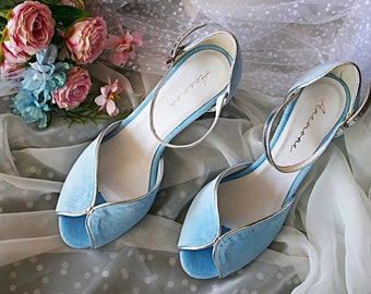 Chaussures en velours bleu – CHLOE , Chaussures de mariée, Chaussures de velours de soirée, Chaussures en cuir et velours,