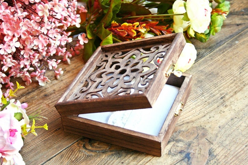 Rustikale Hochzeit Ring Box mit Ornamenten Bild 3