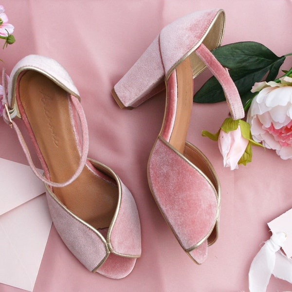 Chaussures rose poudré - CHLOE , Chaussures de mariée, Chaussures de soirée en velours, Chaussures en cuir et en velours,