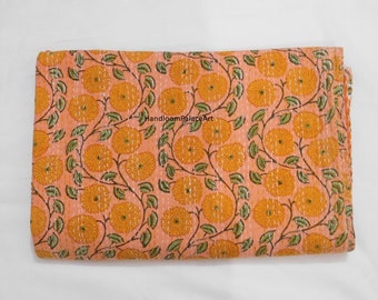 Colcha Kantha india con estampado floral: Colcha de algodón hecha a mano