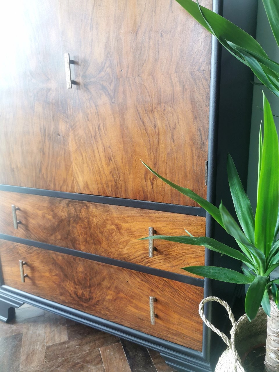 Armario de lino vintage / gabinete de cóctel pintado a mano en | Etsy