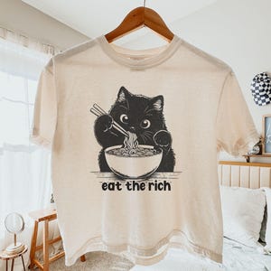Eat The Rich Comfort Colors® T-shirt court carré rigolote sur la justice sociale pour femme T-shirt court politique pour femme T-shirt carré pour femme Cadeaux pour elle Chat Distraction