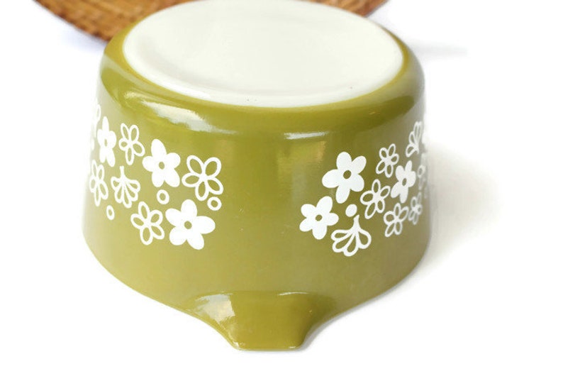Pyrex Spring Blossom Casserole Baking Dish With Lid Pyrex 473 1 Qt Lidded Baking Dish Lime Green With White Flowers