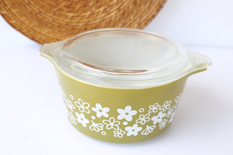 Pyrex Spring Blossom Casserole Baking Dish With Lid Pyrex 473 1 Qt Lidded Baking Dish Lime Green With White Flowers