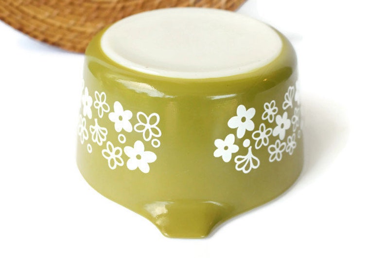Pyrex Spring Blossom Casserole Baking Dish With Lid Pyrex 473 1 Qt Lidded Baking Dish Lime Green With White Flowers