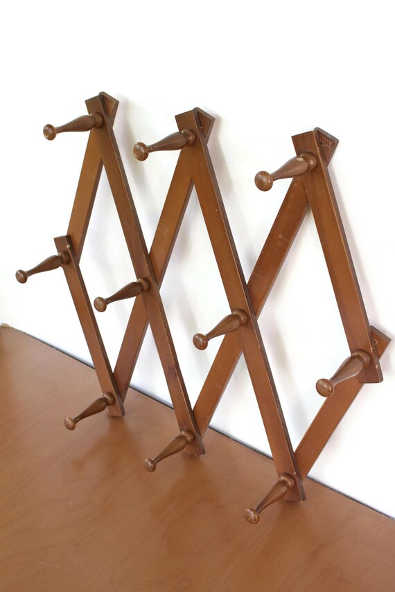 Expandable wooden peg rack hotsell