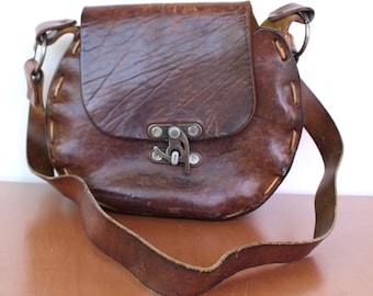 Torba na ramię z brązowej skóry w stylu boho hippie, wykonana ręcznie