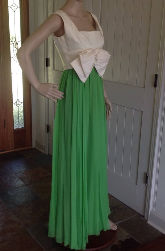 Vintage long Evening  Dress in Green flowing Chiff