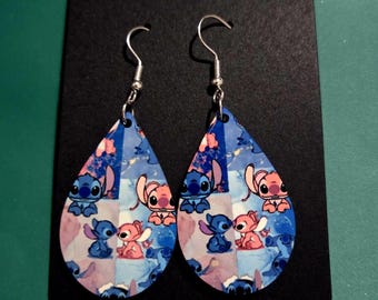 Gestickte Teardrop-Ohrringe, handgefertigter Holzschmuck