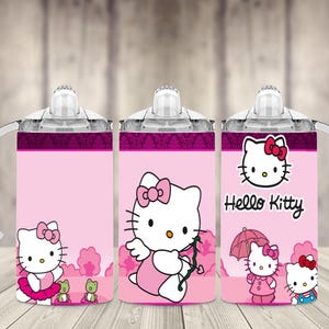 K&ouml;nnte beinhalten: Rosa Trinkbecher mit Hello Kitty-Designs. Jeder Becher hat eine andere Hello Kitty-Grafik, darunter eine mit dem Text "Hello Kitty". Die Becher haben wei&szlig;e Griffe und eine transparente Oberseite mit einem Ausguss.