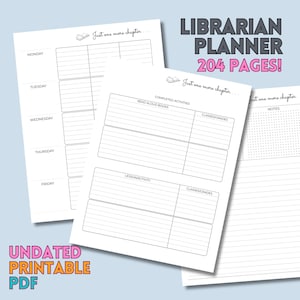Op de afbeelding: Een witte ongedateerde, afdrukbare PDF-bibliotheekplanner met gelinieerde pagina's en secties voor dagelijkse, wekelijkse en lesplanning. De planner bevat de tekst "Librarian Planner 204 PAGES!" en "Just one more chapter..."