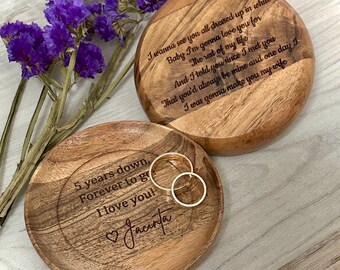 Graviertes Holztablett: Personalisierter Nachttisch Catchall