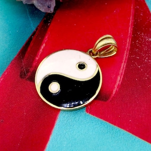 14k Yellow Gold Yin and Yang Black and White Enamel Pendant