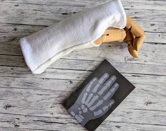 Spielgips, Spielzeug Gips, doktorspiel, Puppe Teddy Mamma Papa verarzten, Arzt Spielen, Gips Hand, Röntgenbild Hand, Kindergips