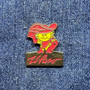 El Paso TX Texas Vintage Sun Cowboy Lapel pin pamiątka sztuka vintage 1970s kreskówka ładny twardy emaliowany spinka do krawata kapelusz broszka klip amerykański południe