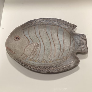 Plat à poisson en poterie d'art, assiette décorative vert bleuté Italie