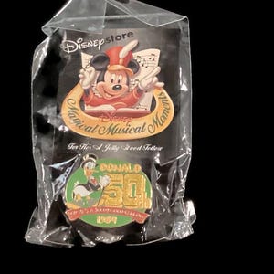 Disney Pin Magical Musical Moments For He&#39;s a Jolly Good Fellow Donald Duck #57