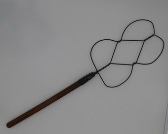 Batwing Wire Rug Beater with Wood Handle