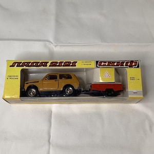 Lada Niva Vaz 2121 with Skif Trailer Gold Diecut Car 1:43 USSR - NIB