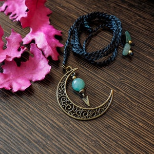 Crescent Moon Necklace with Green Aventurine, Gemstone Necklace, Moon necklace, necklace, moon pendant, Moon jewelry, aventurine necklace