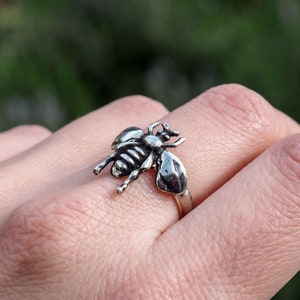 Bumble Bee Silver adjustable Ring, minimal ring, statement ring, silver jewelry, bee jewelry, silver 925 ring, nature jewelry image 2