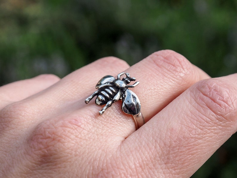 Bumble Bee Silver adjustable Ring, minimal ring, statement ring, silver jewelry, bee jewelry, silver 925 ring, nature jewelry image 2