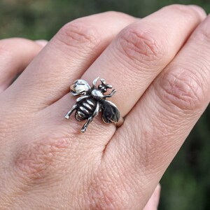 Bumble Bee Silver adjustable Ring, minimal ring, statement ring, silver jewelry, bee jewelry, silver 925 ring, nature jewelry image 3