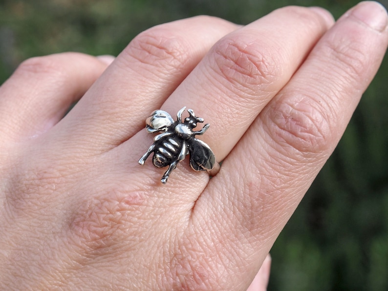 Bumble Bee Silver adjustable Ring, minimal ring, statement ring, silver jewelry, bee jewelry, silver 925 ring, nature jewelry image 3