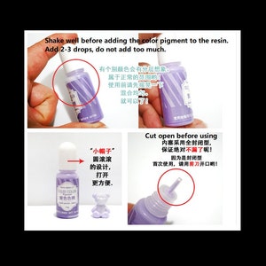 K&ouml;nnte beinhalten: Zwei Flaschen mit violettem Harzfarbpigment. Die Flaschen haben einen wei&szlig;en Verschluss mit einer kleinen, runden, wei&szlig;en Kappe oben. Die Flaschen haben ein Etikett mit dem Text "Solid Color Pigment" in Englisch und Chinesisch. Der Text "Cut open before using" befindet sich auf der rechten Seite des Bildes. Der Text "Shake well before adding the color pigment to the resin. Add 2-3 drops, do not add too much." befindet sich oben im Bild.