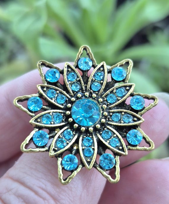 Broche Ancienne En Métal Doré Avec Strass Bleus - Occasion Bon état - Sans Marque