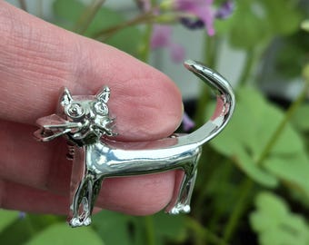 Vintage Silver-Tone Cat Brooch: Small Cubist Kitten Lapel Pin, 3.5 cm