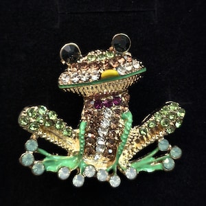 Sparkly Crystal Frog Brooch: Nature-Inspired Chic Pin