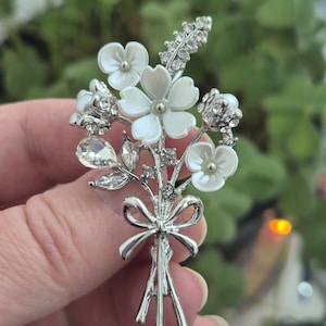 White flowers bouquet brooch with crystals and pearls, bridal bouquet decor in gift box