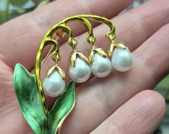 Lily of the valley brooch with pearls, flower pin, mom birthday gift,corsage broach, suit jewellery, white and green jewelry, gift in box
