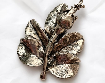 Vintage Rosebud Brooch, Gold or Silver-Tone Textured Floral Pin, 5 cm
