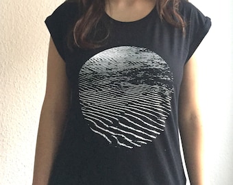 Minimalistic Graphic Tee for Women, Screen Printed T shirt, Geometric Shirt, Abstract T-shirt