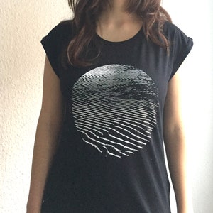 Minimalistic Graphic Tee for Women, Screen Printed T shirt, Geometric Shirt, Abstract T-shirt