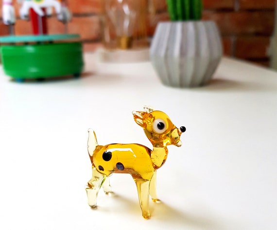 手吹きガラスの鹿の置物：琥珀色のコレクター向けミニチュア - Etsy 日本