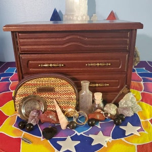 Bearly Box - Witchy Box - The Ties That Bind - Crystals, Minerals, Pendants, Charms, Shells, Marbles, Key, Smalls