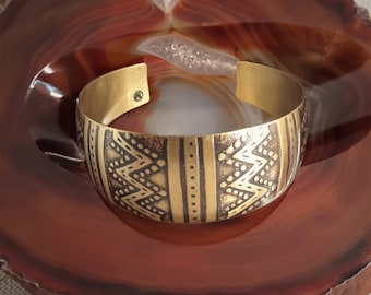 Mässingsslaviskt armband: Forntida Novgorod-amulett