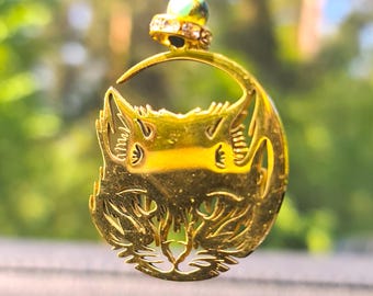 Car protection. Car mirror charm. Beaded amulet Cat head. Green howlite. Brass pendant.