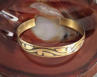 Mässingsslaviskt armband: Forntida fröamulett