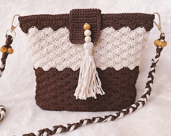 Bolso bandolera de crochet hecho a mano con conchas marinas y forro