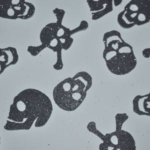 Skull Confetti | 200 Pieces of Glittery Pirate Confetti | Halloween Party | Samhain Party | Birthday Party