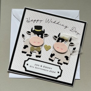 Carte de mariage personnalisée avec de jolies vaches noires et blanches | Pour un paysan ou un mariage en plein air | Couple d'animaux 3D | Thème noir et or