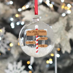Adorno navideño de cristal con nieve para árbol de Navidad familiar personalizado con señal del Polo Norte