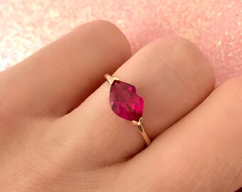 lip ring, kiss ring, lips, gold lip ring, ruby ring, ruby gemstone ring, birthstone ring, lips, gold ruby ring, silver ruby ring,