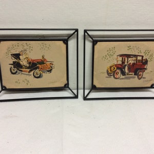 Dos pequeños cuadros de coches antiguos de cartón y plástico, 1953 - Vintage (NBPE320)